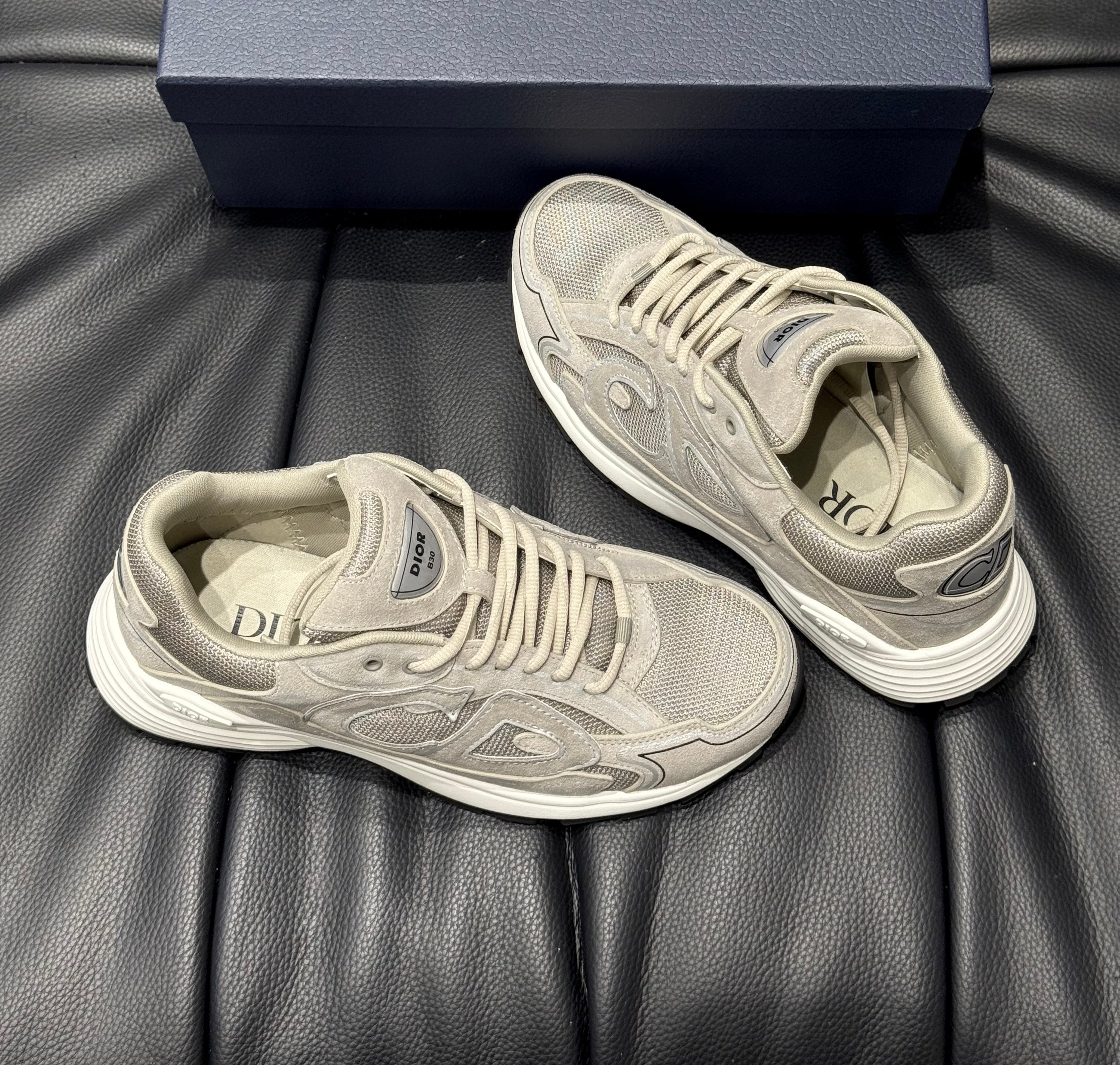 SNEAKERS B30 V3S 2025 💡 VERSION BIEN LISSE SUEDE GRIS RÉFLECTIVE RÉACTION CORRECTES FACTURE PACKAGING COMPLET MODÈLE POUSSÉ
