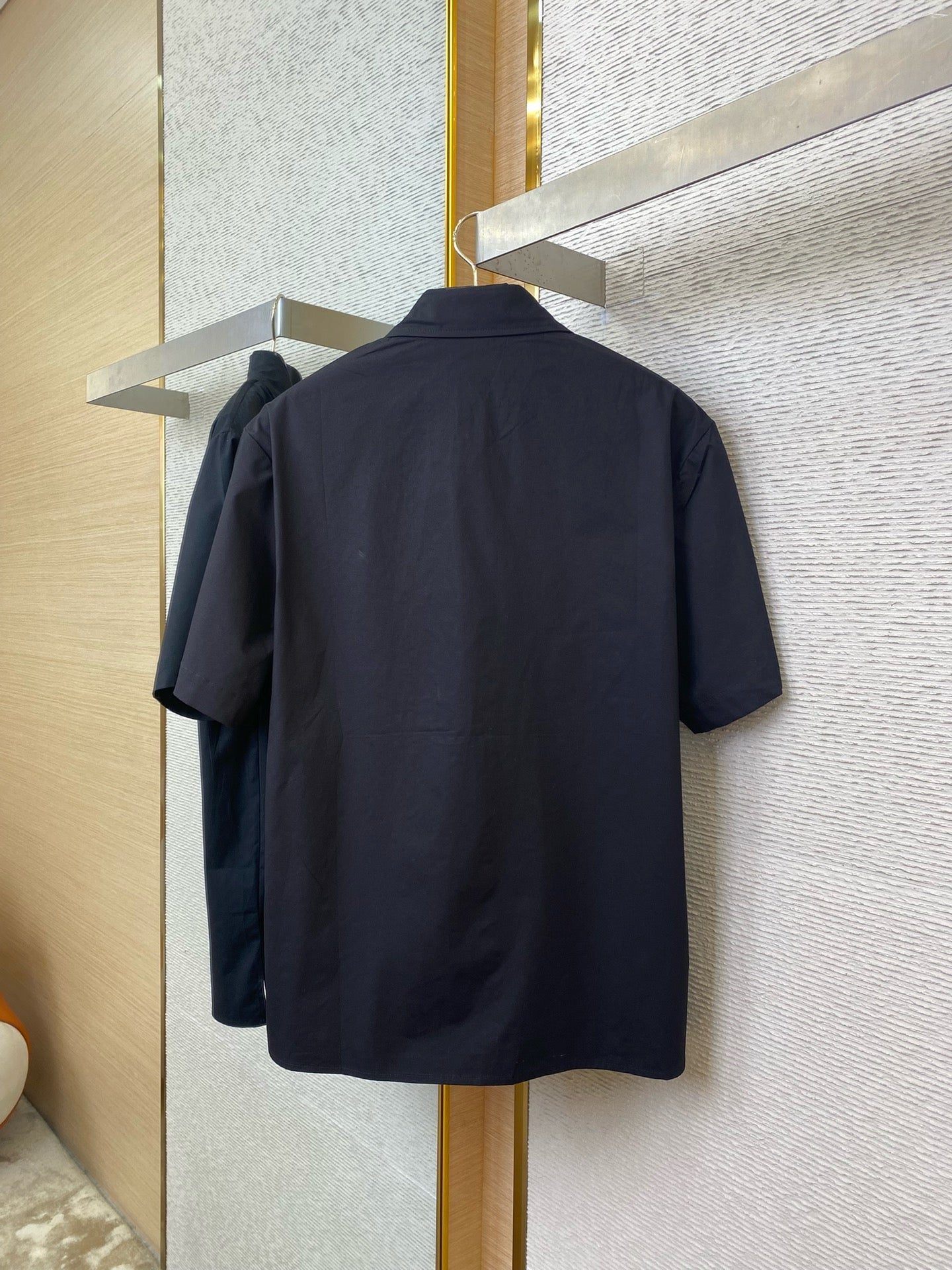 Chemise manches courtes brodée en coton lv