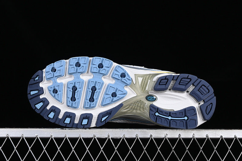 New b sneakers 740
