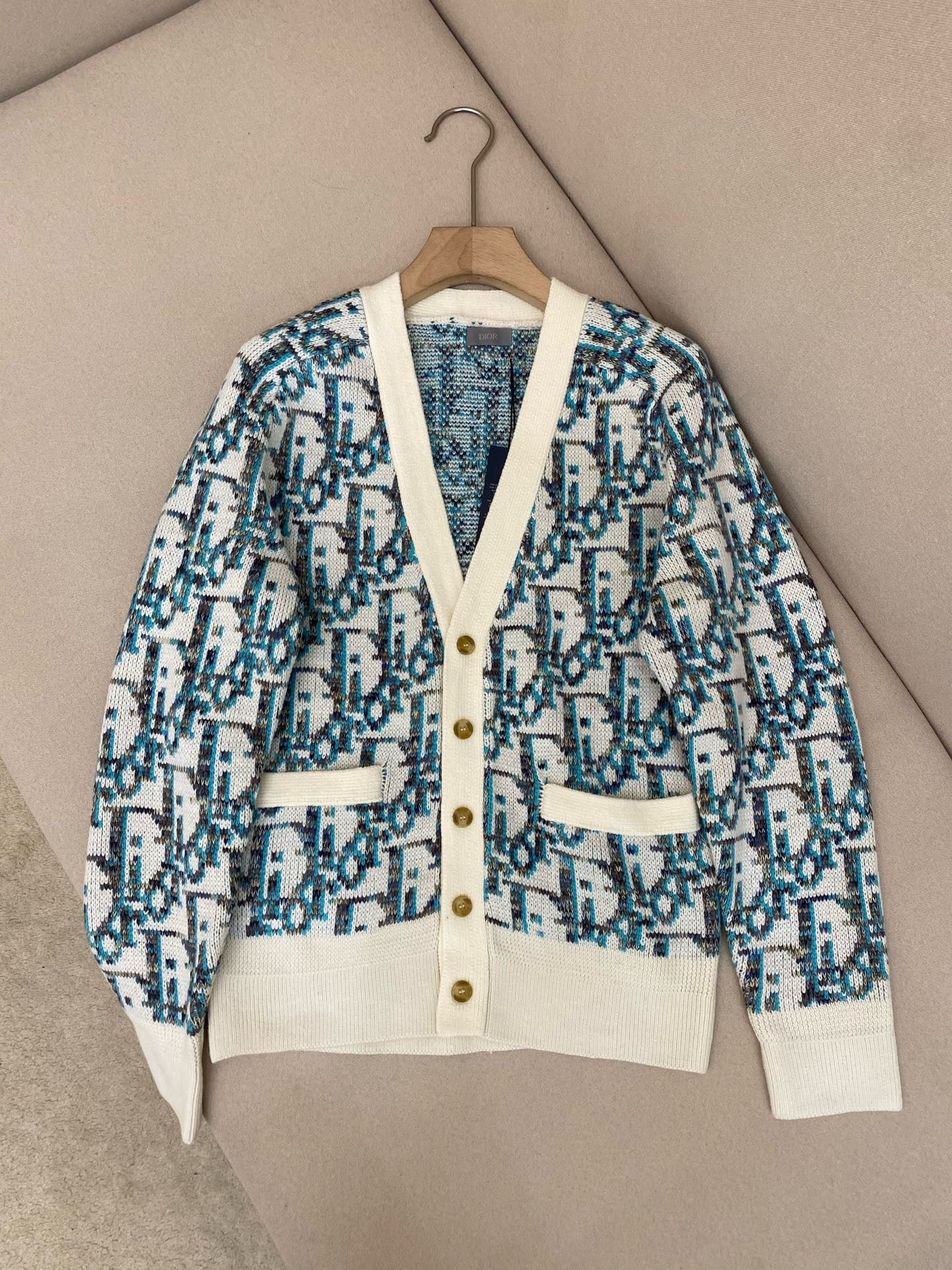 Cardigan CD Oblique Jacquard de laine vierge blanche et bleue