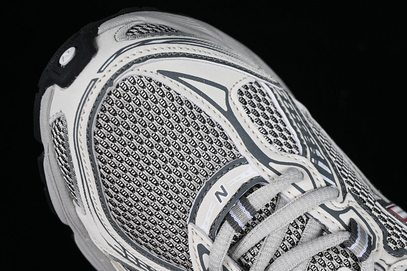 Neue B-Sneaker 740