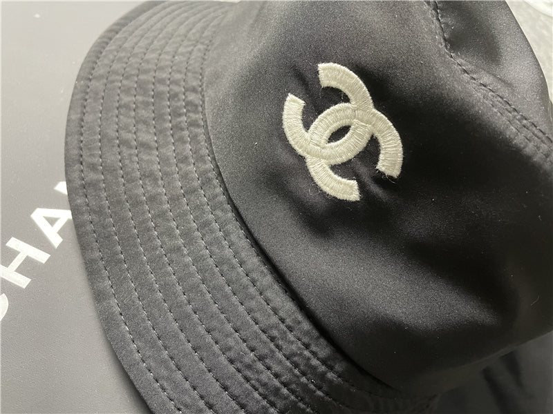 Black bob chn with ticket