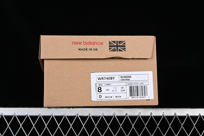 Neue B-Sneaker 740