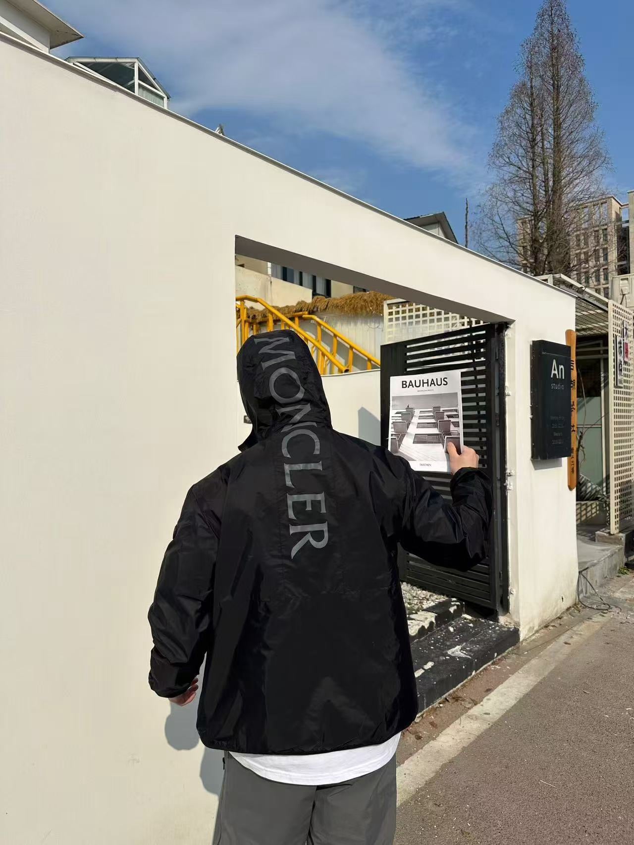 Coupe vent en nylon monclr