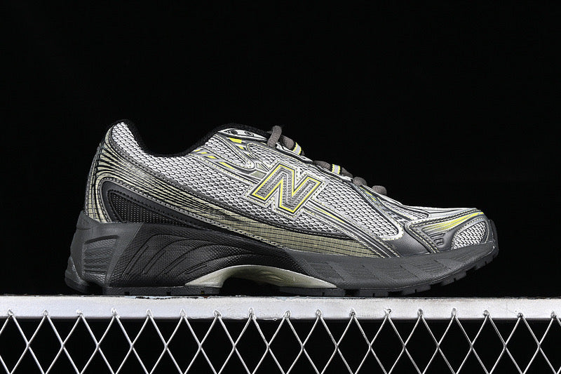 Neue B-Sneaker 740