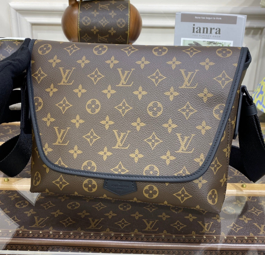 Lv invoice magnetic messenger bag
