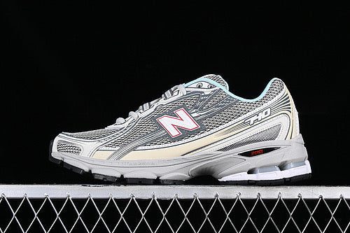 Neue B-Sneaker 740