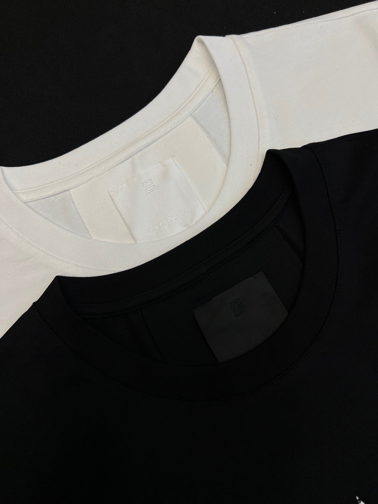 T shirt Givenchy noir et blanc