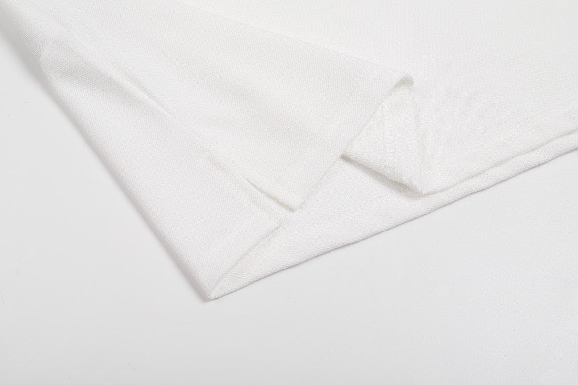 Polo blanc à petit logo ami de cœur rouge