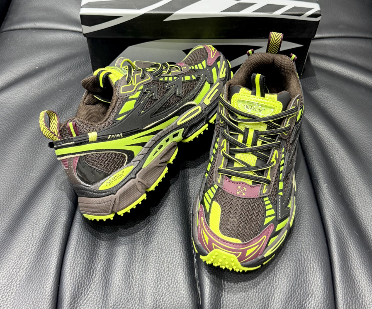 Off Wht Be Right back vert 10/10