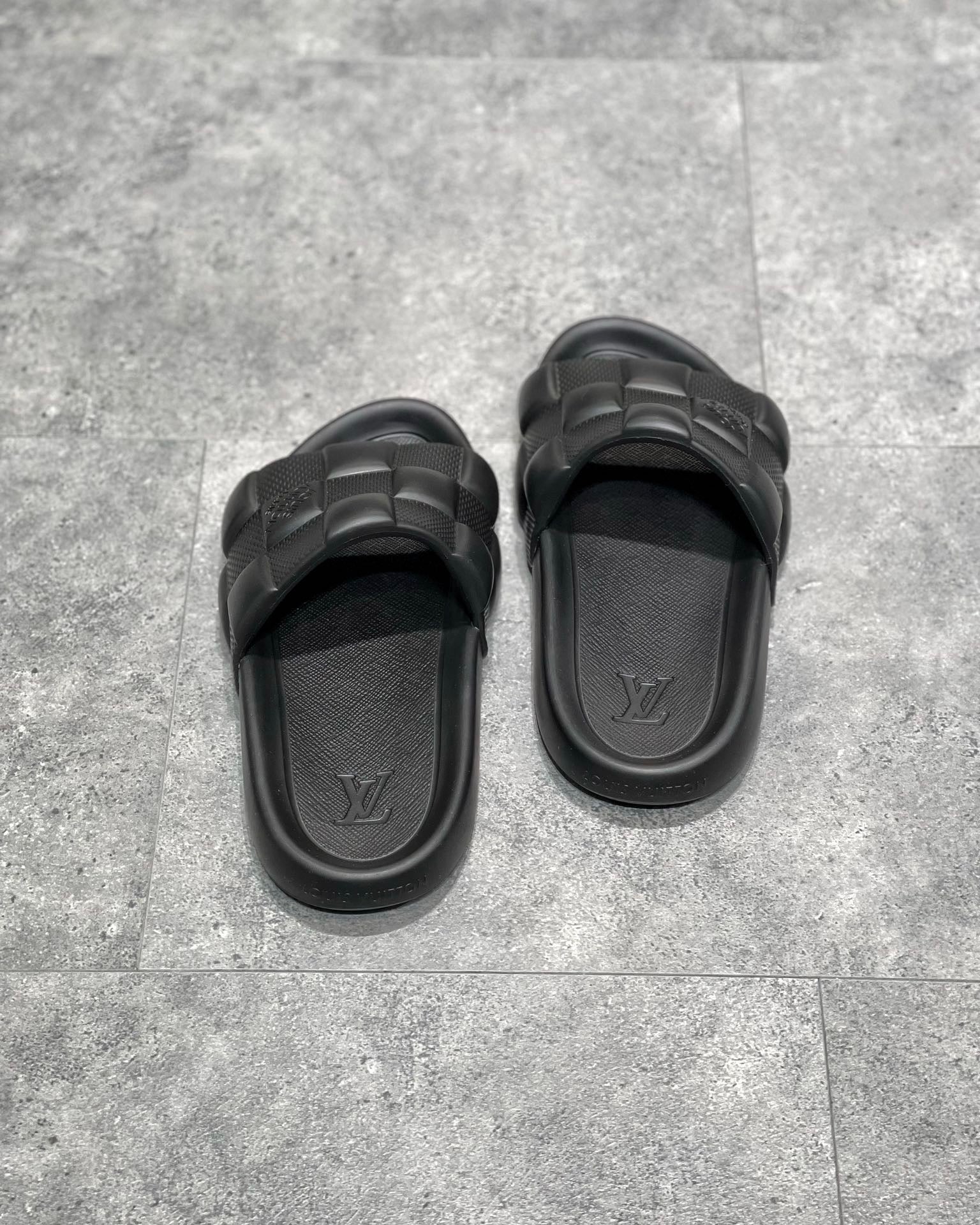 Lv waterfront factureo flip flops