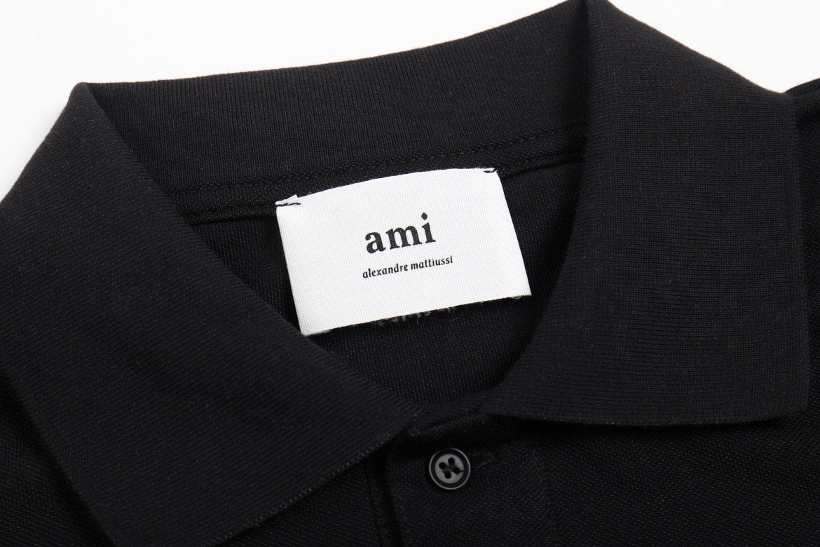 Polo noir à petit logo ami de cœur rouge