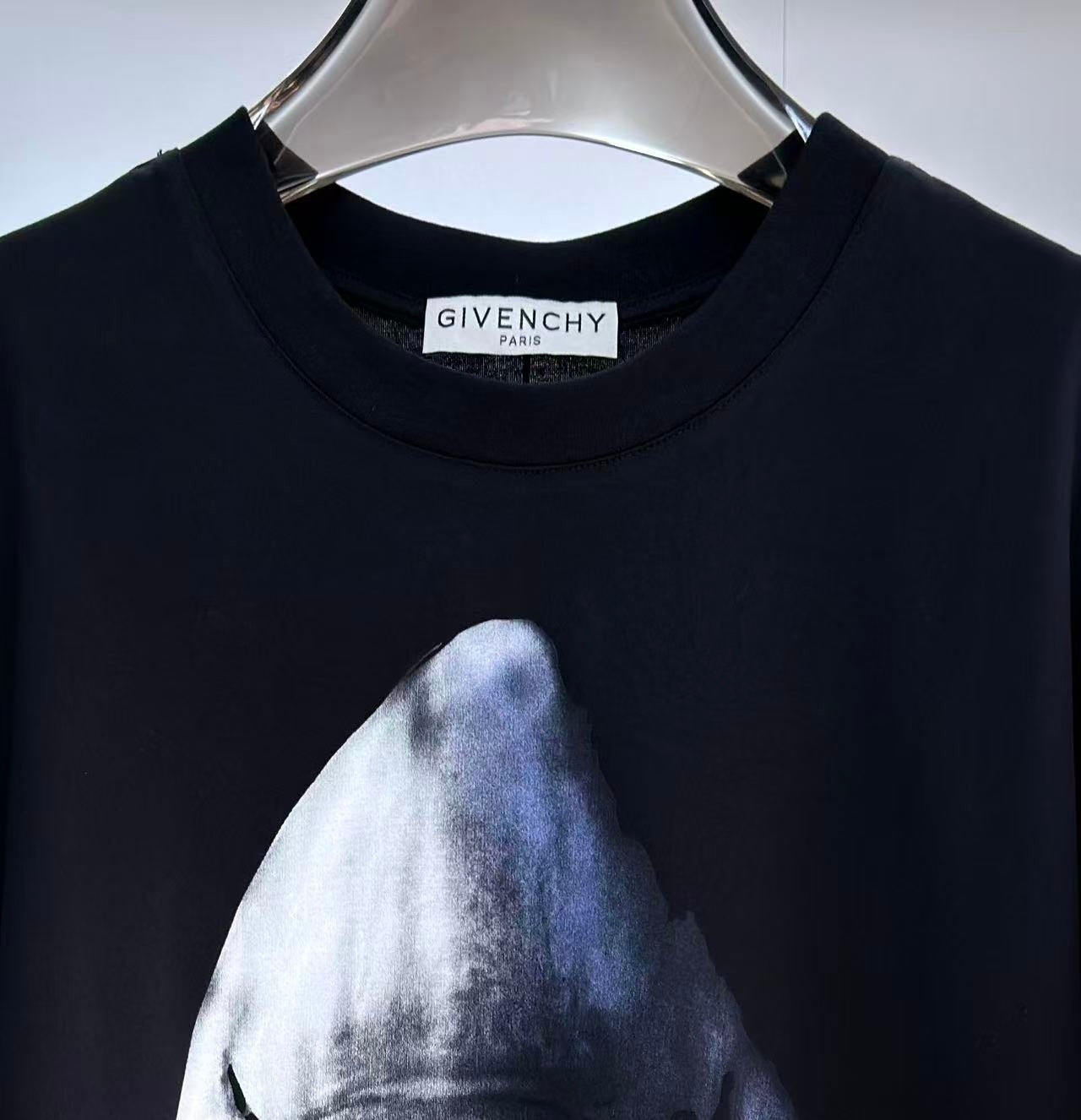 T-shirt Giv Shark
