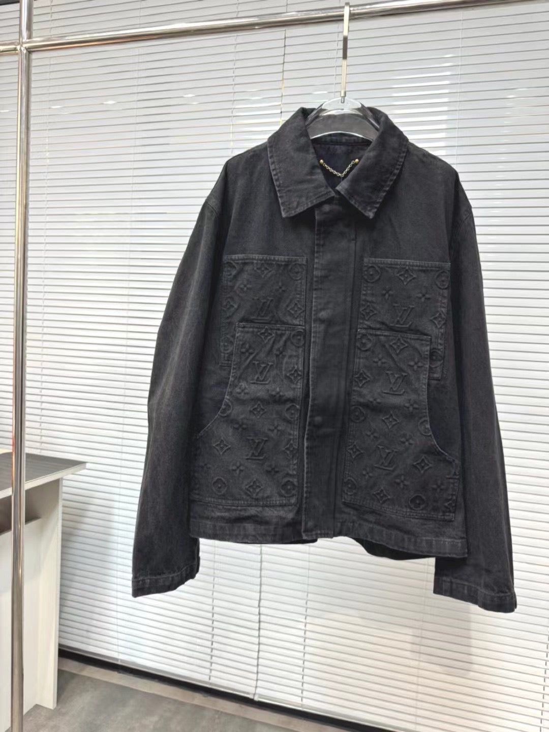 Lv black round neck top