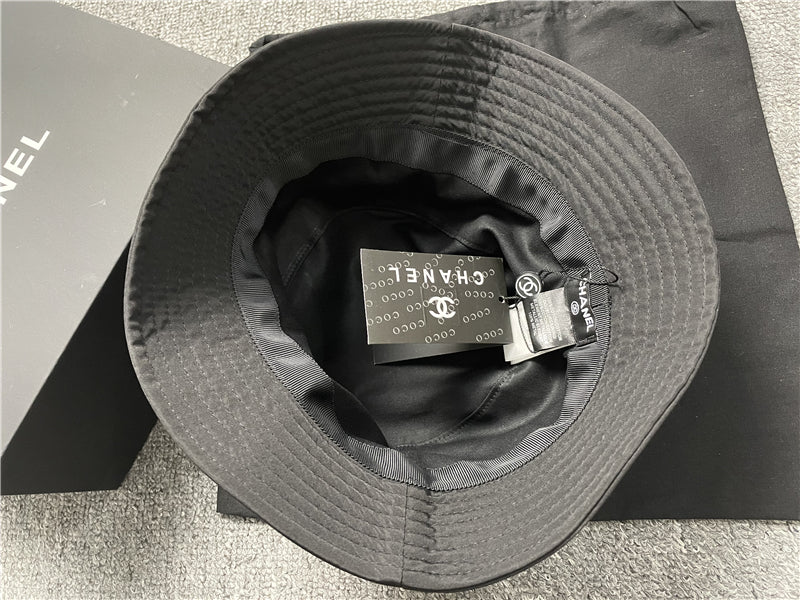 Black bob chn with ticket