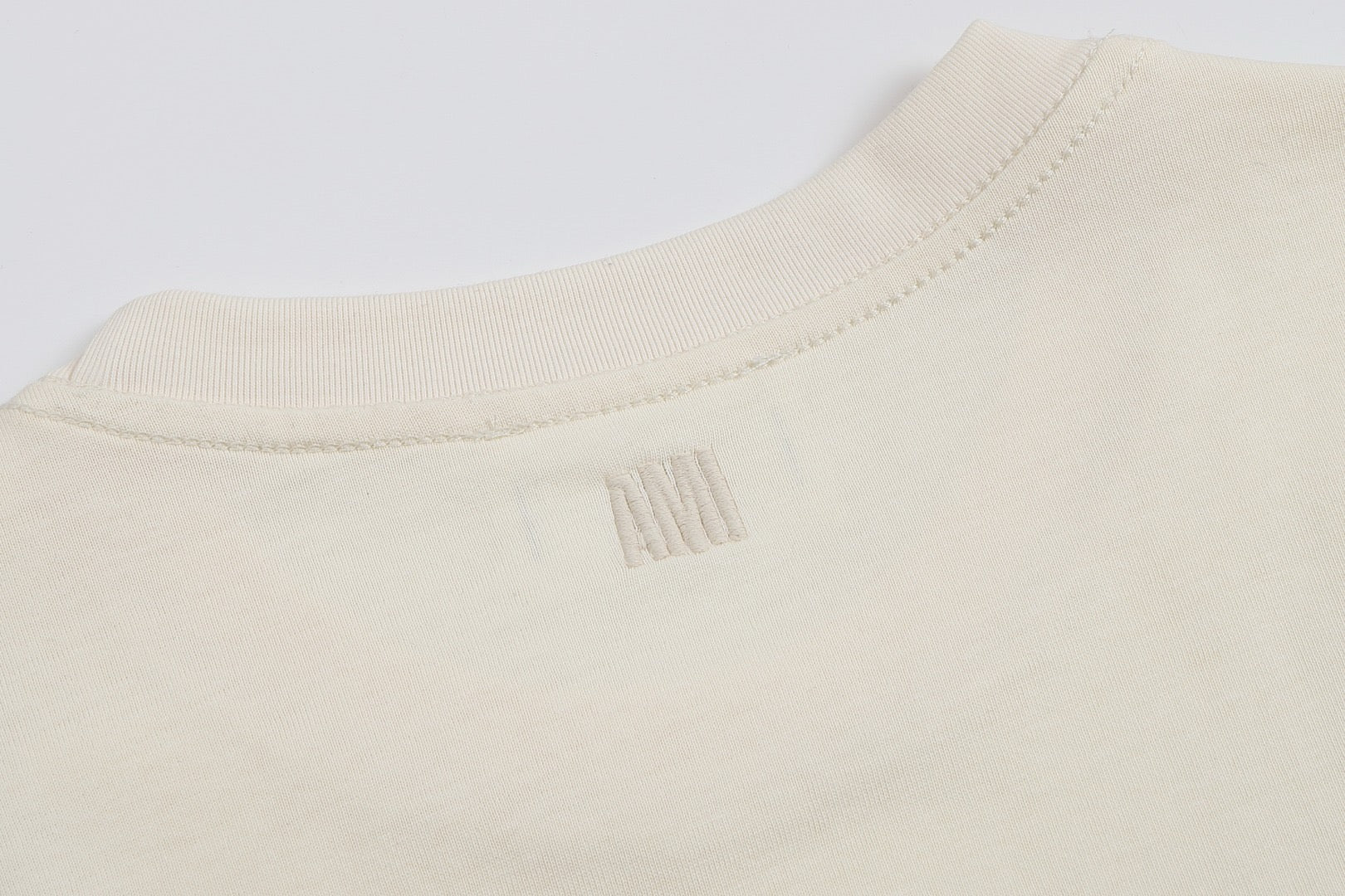 T-shirt beige à logo ami de cœur gris