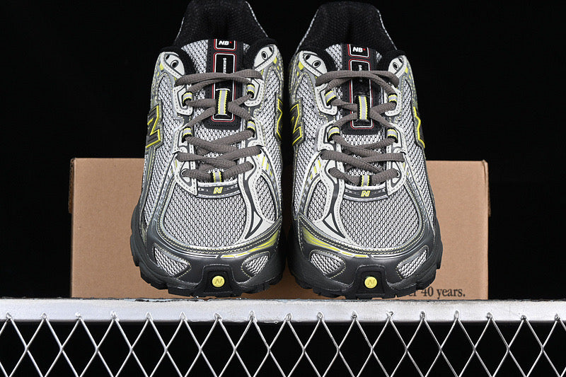Neue B-Sneaker 740