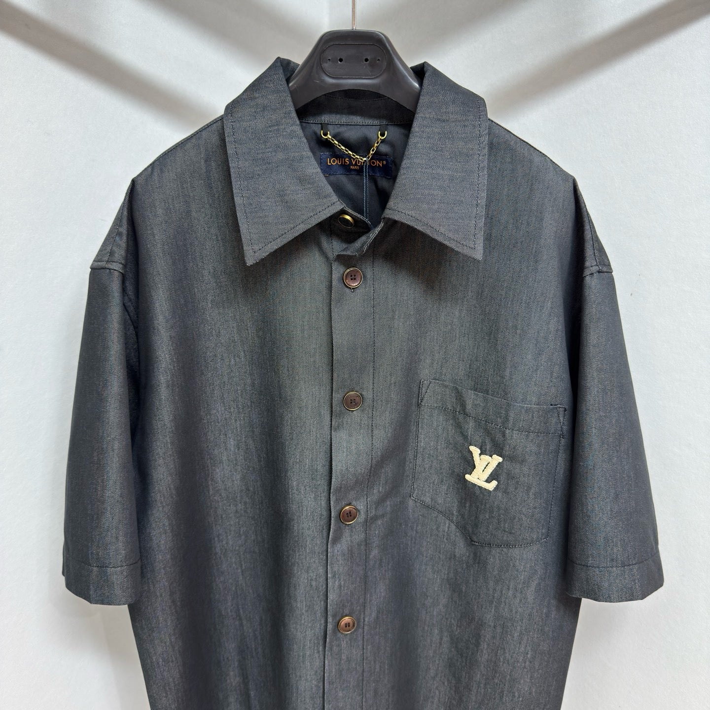 Chemise lv manches courtes brodée en chambray