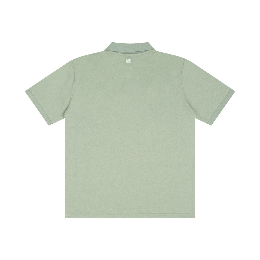 Polo vert à petit logo ami de cœur rouge