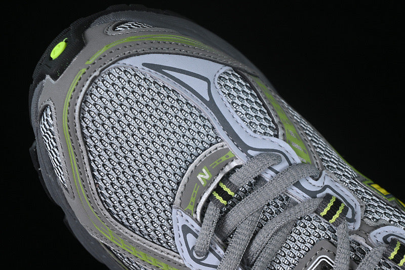 Neue B-Sneaker 740