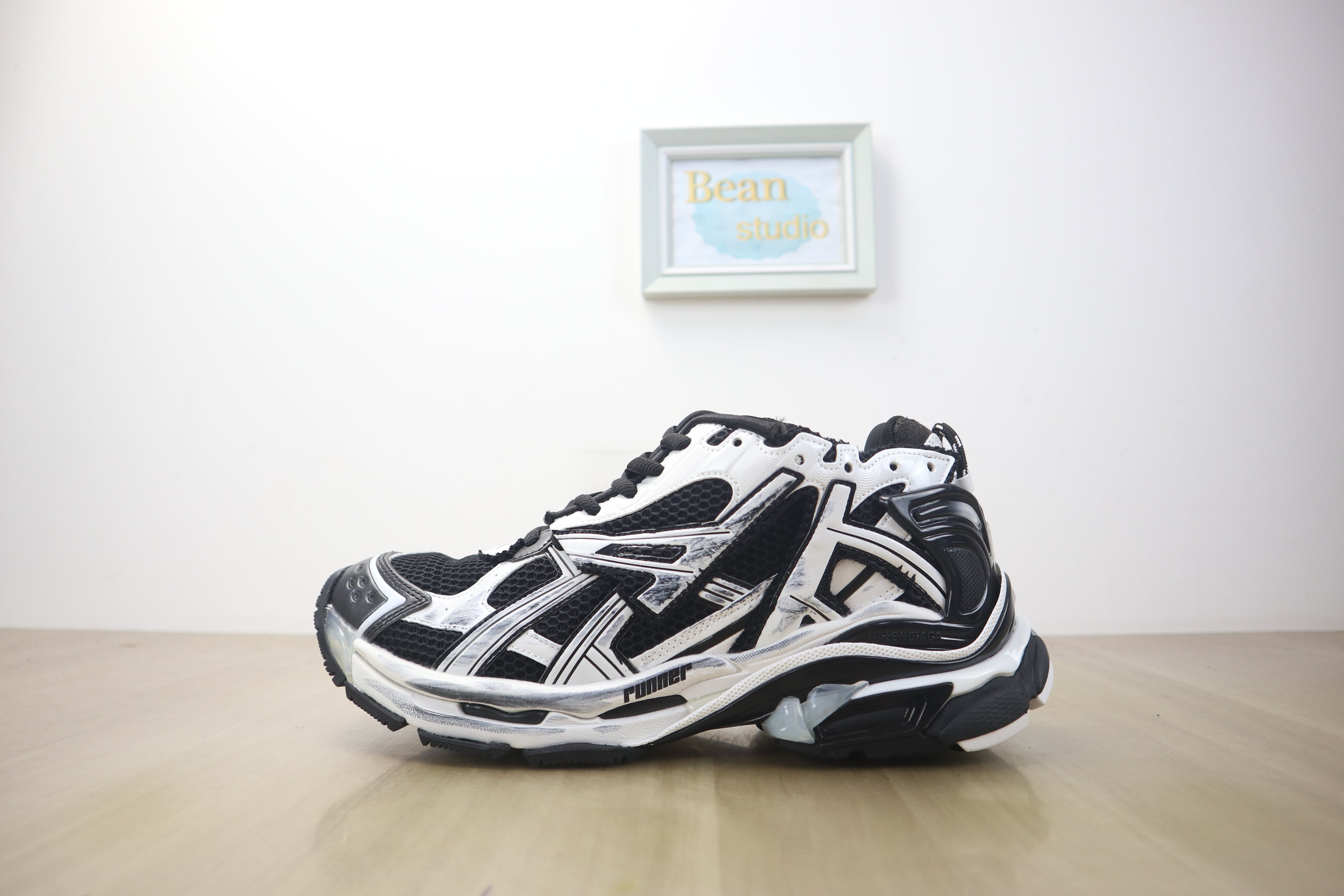 Blncg Runner noir white facture