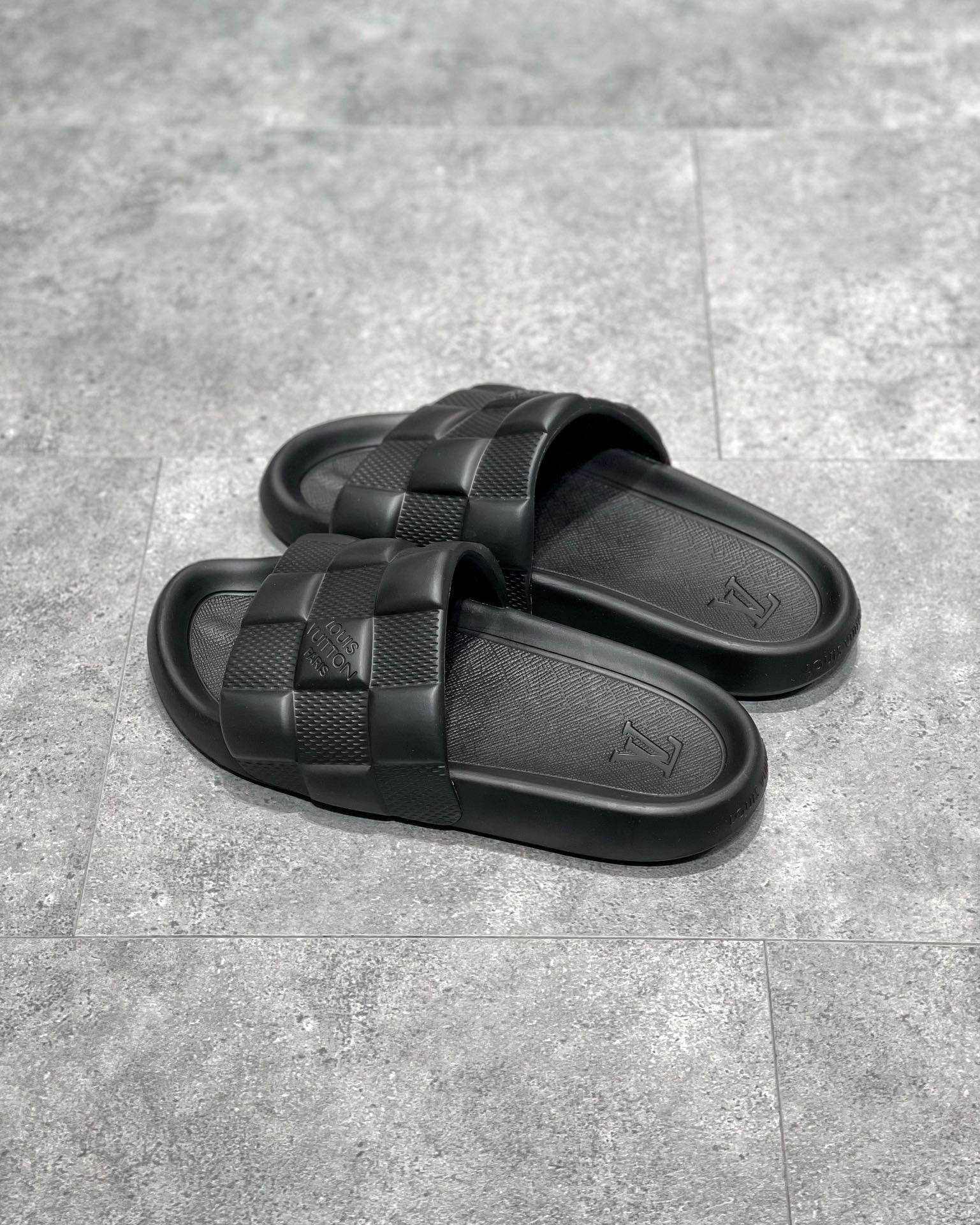 Lv waterfront factureo flip flops