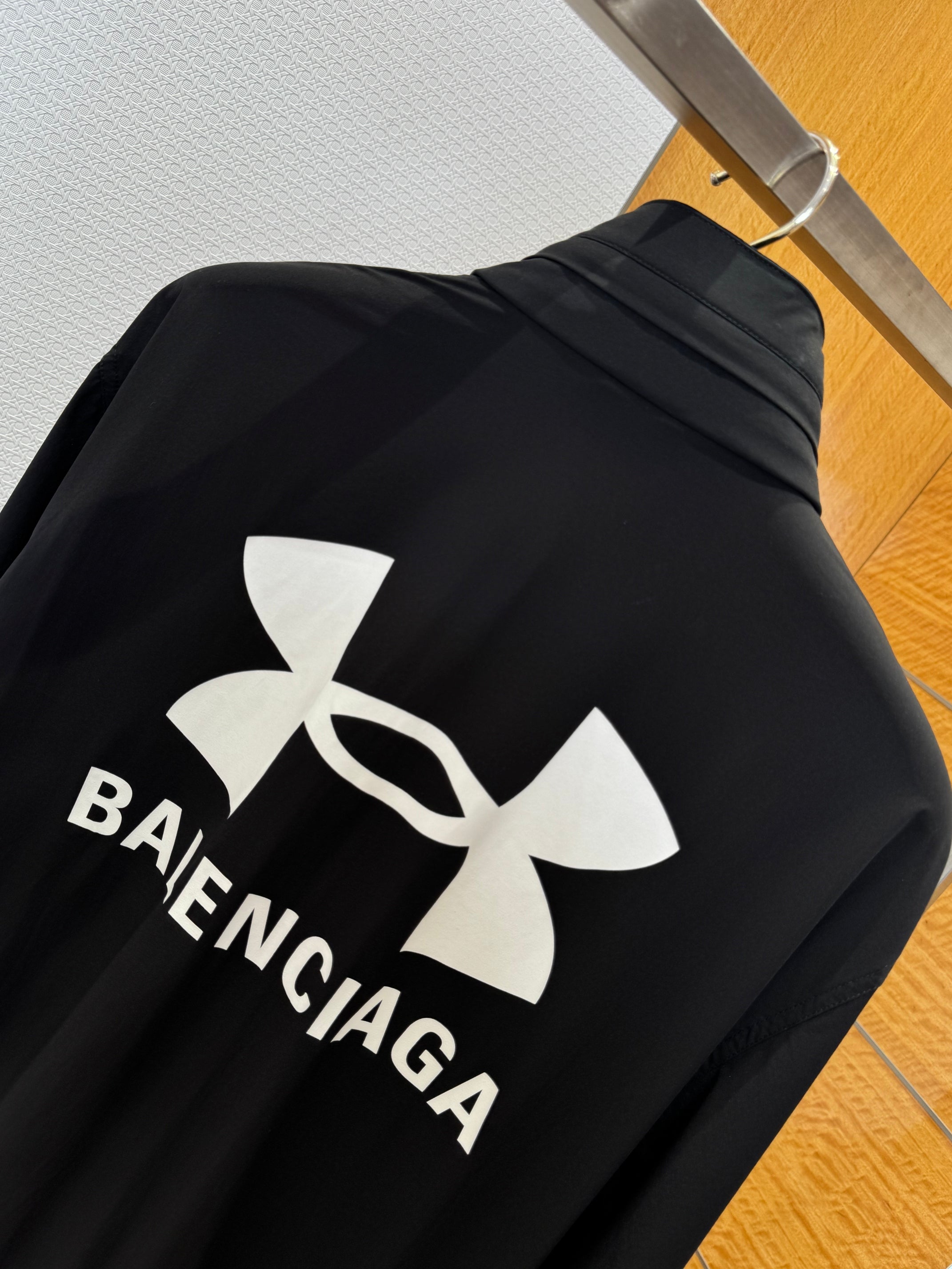 VESTE COUP VENT BLNCG X UNDER