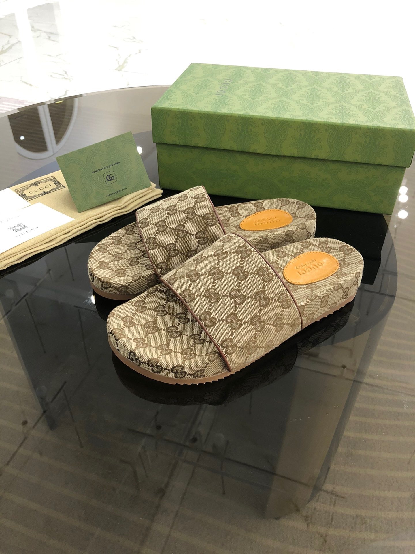 Classic gg flip-flops with bill