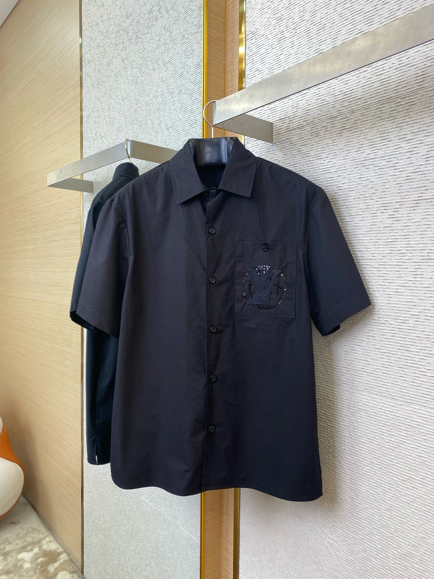 Chemise manches courtes brodée en coton lv