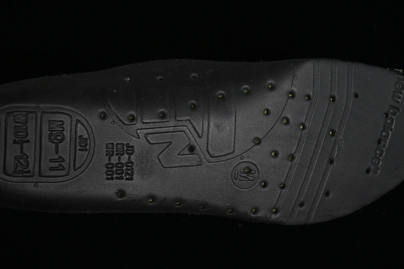 Neue B-Sneaker 740