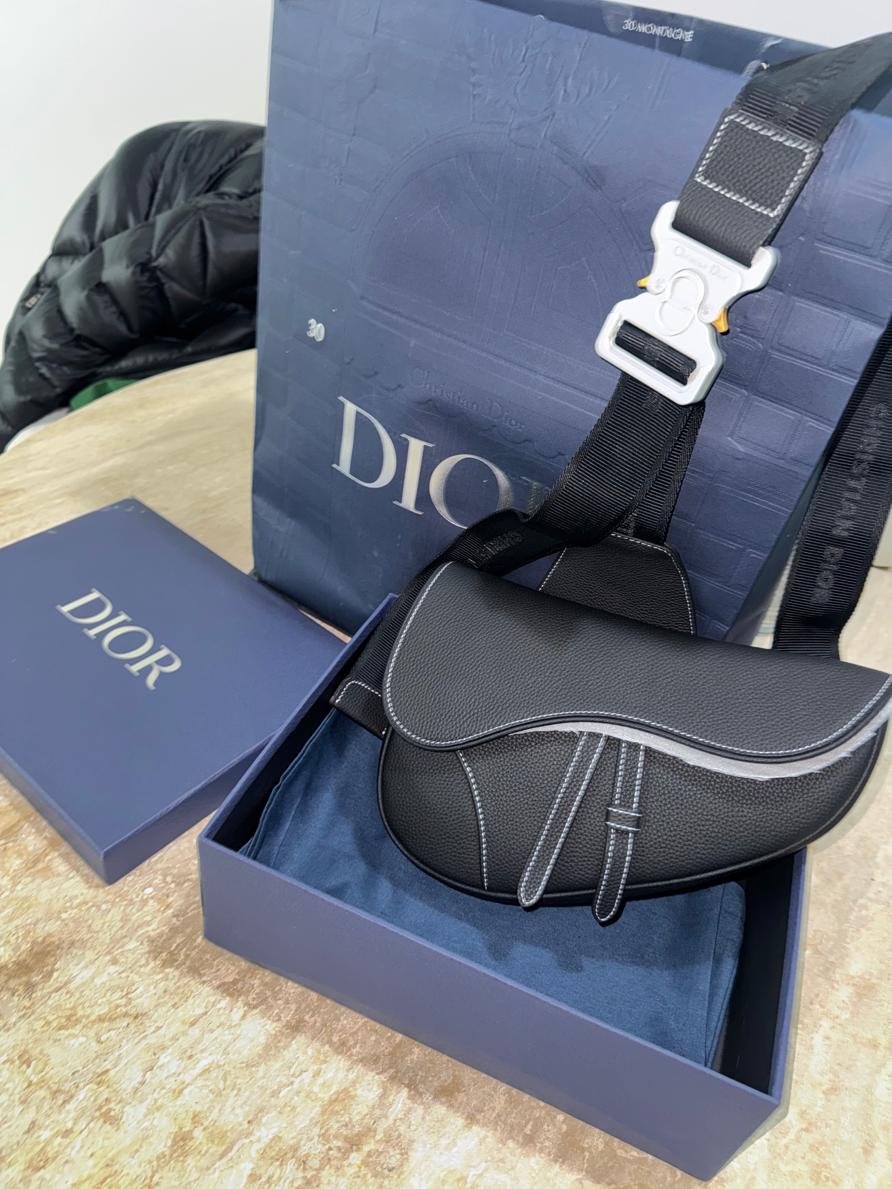 Sac saddle cuir de veau graine noir Cd facture 10/10 π¦πβ‘οΈ