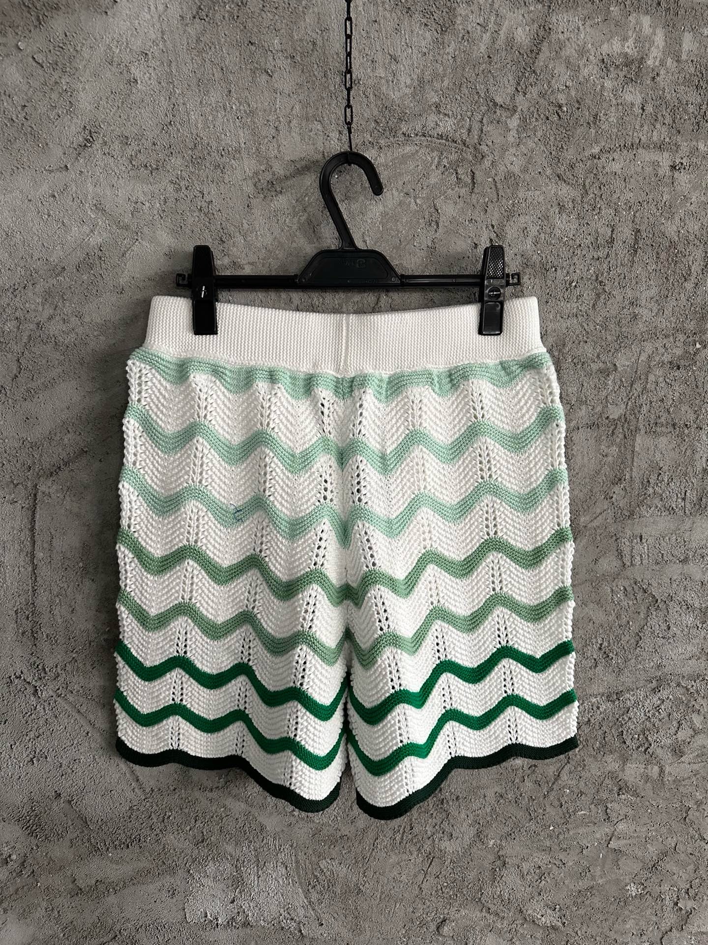 Casab Wavy Gradient Pattern Shorts
