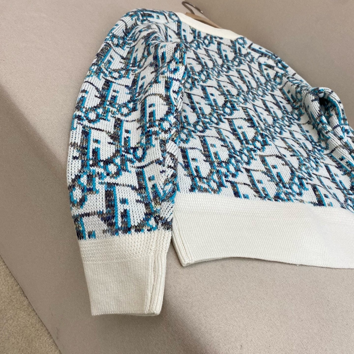 Cardigan CD Oblique Jacquard de laine vierge blanche et bleue