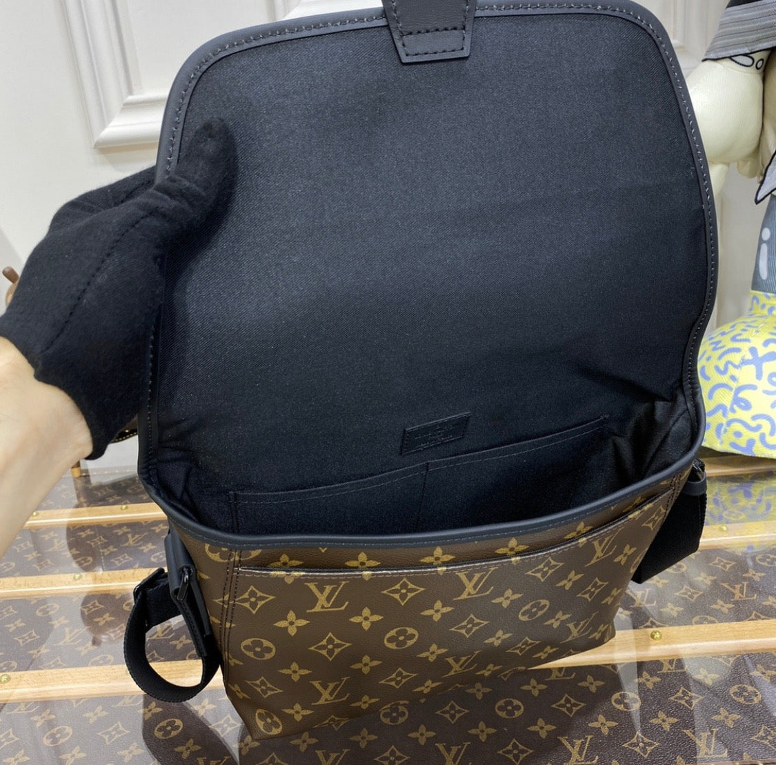 Lv invoice magnetic messenger bag