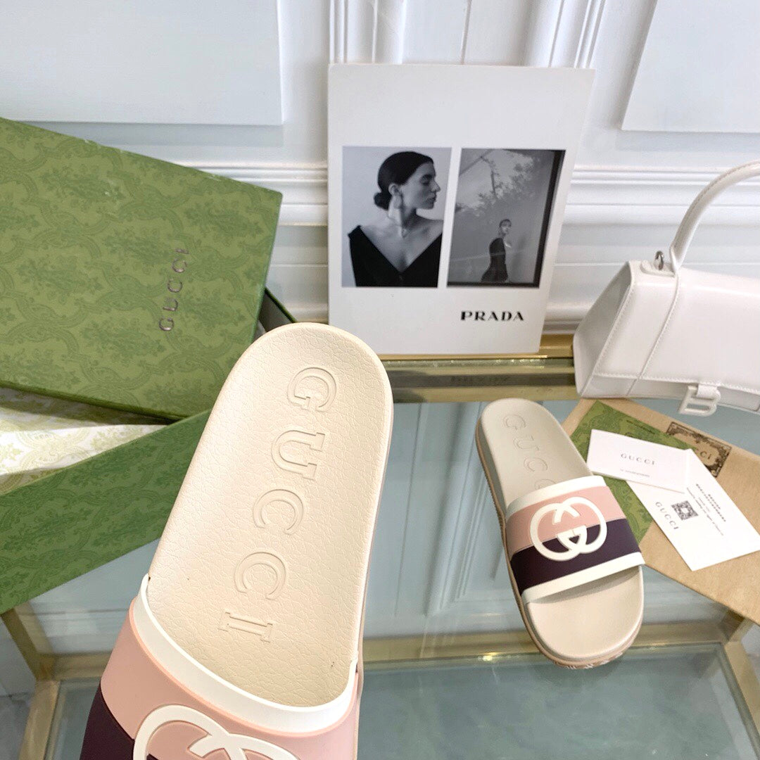 Classic camel gg flip-flops