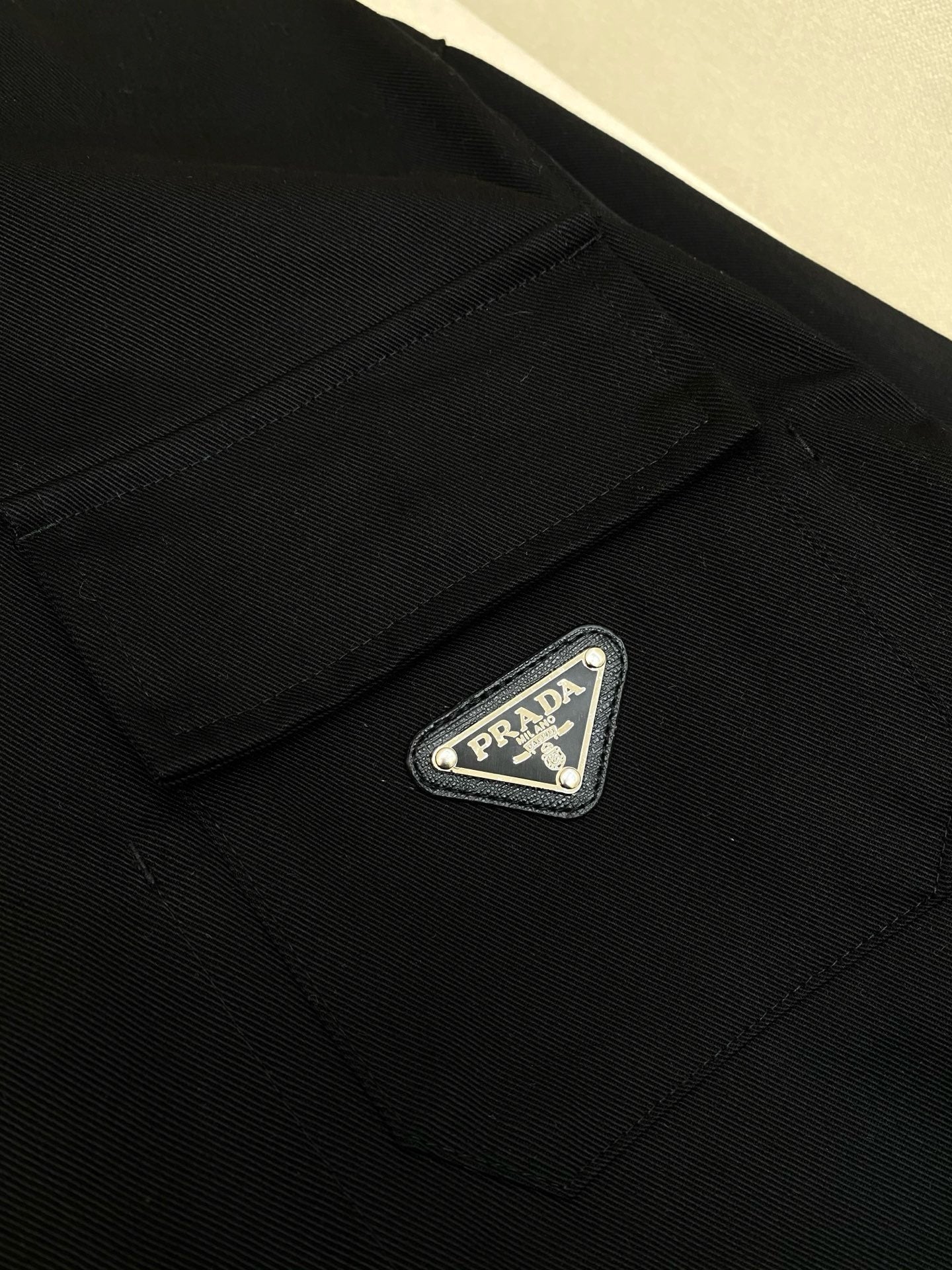 Prd veste boutonnée à col contrastant