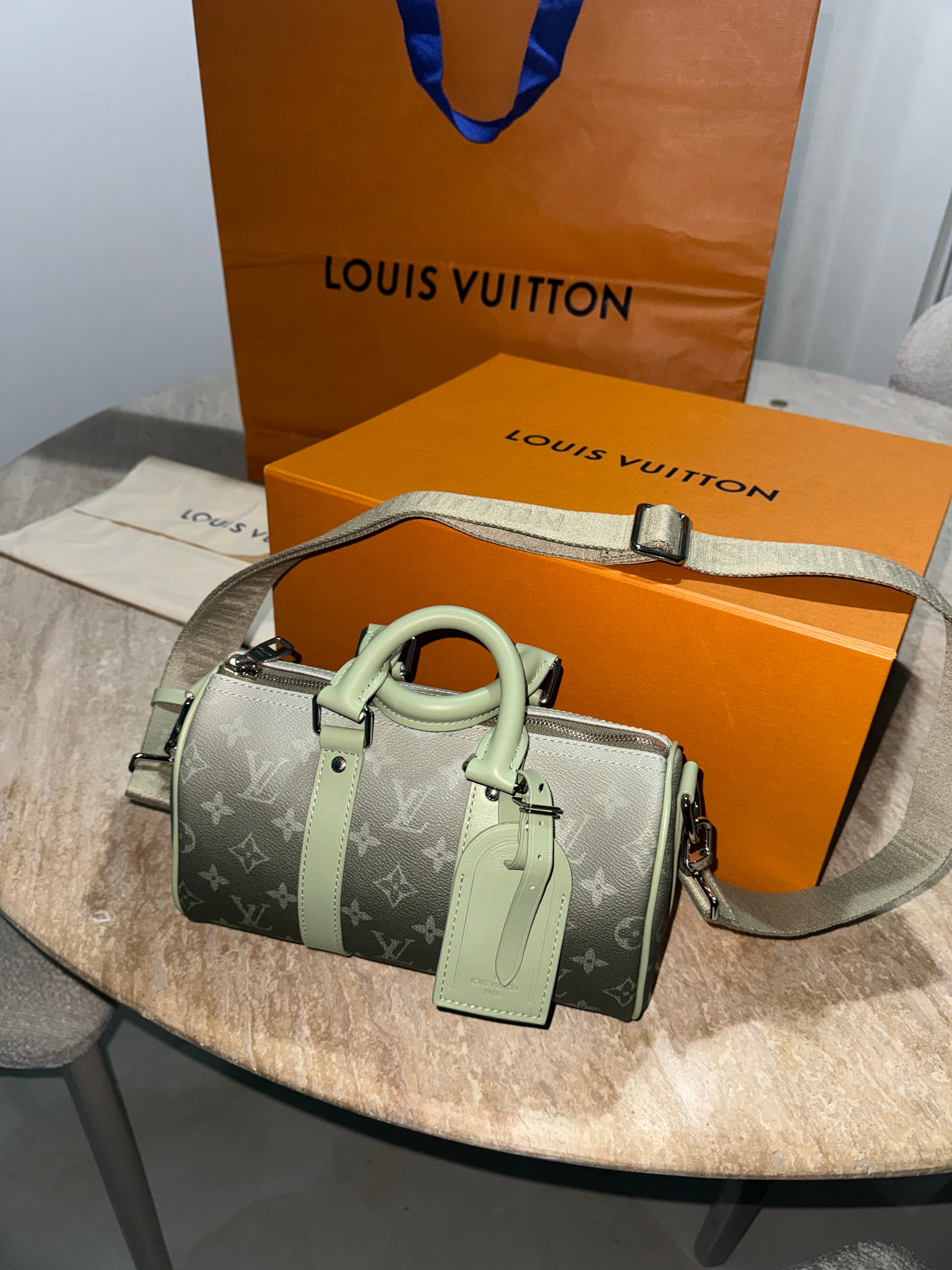 Sac keepall Grey vert 25 facture 10/10