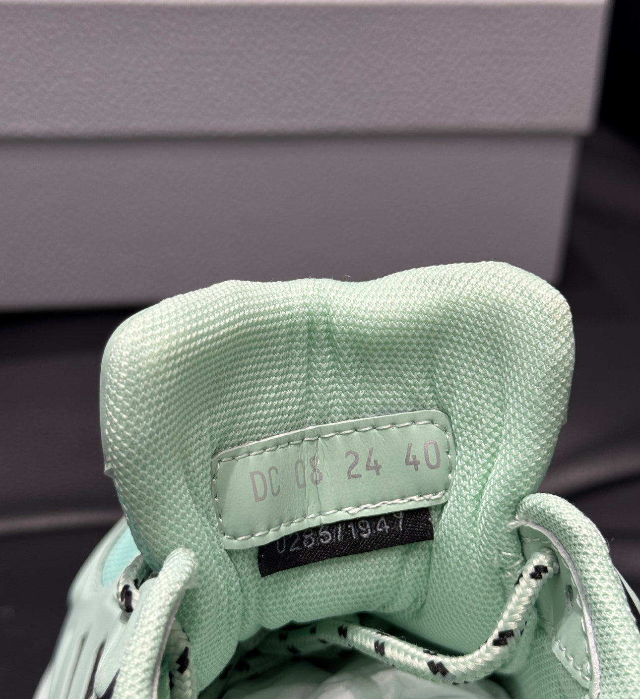 Sneaker B44 Blade
Maille technique vert clair et tissu technique vert clair