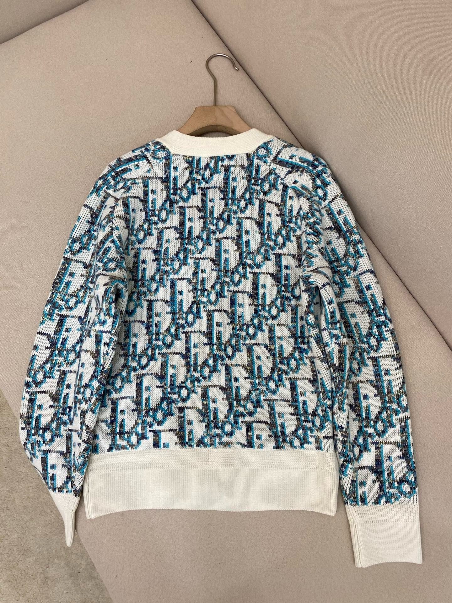 Cardigan CD Oblique Jacquard de laine vierge blanche et bleue