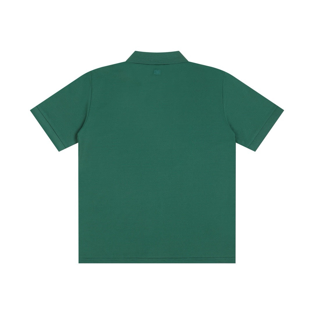 Polo vert à petit logo ami de cœur rouge