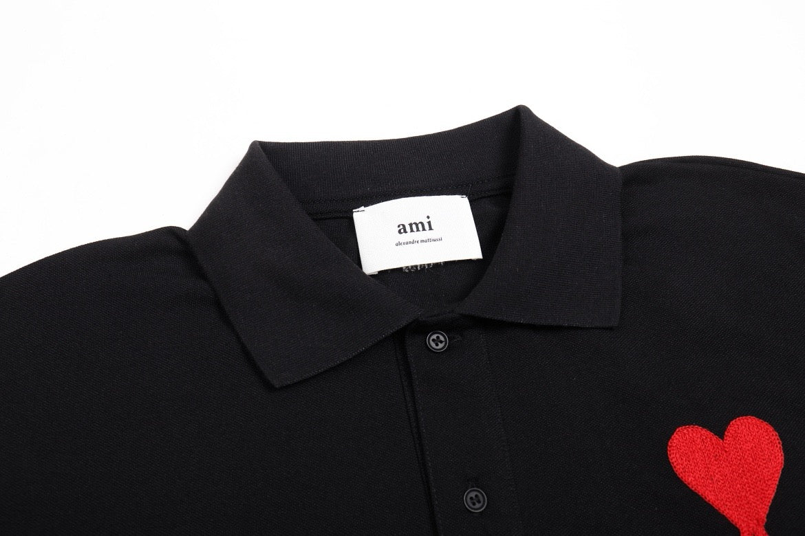 Polo noir à petit logo ami de cœur rouge