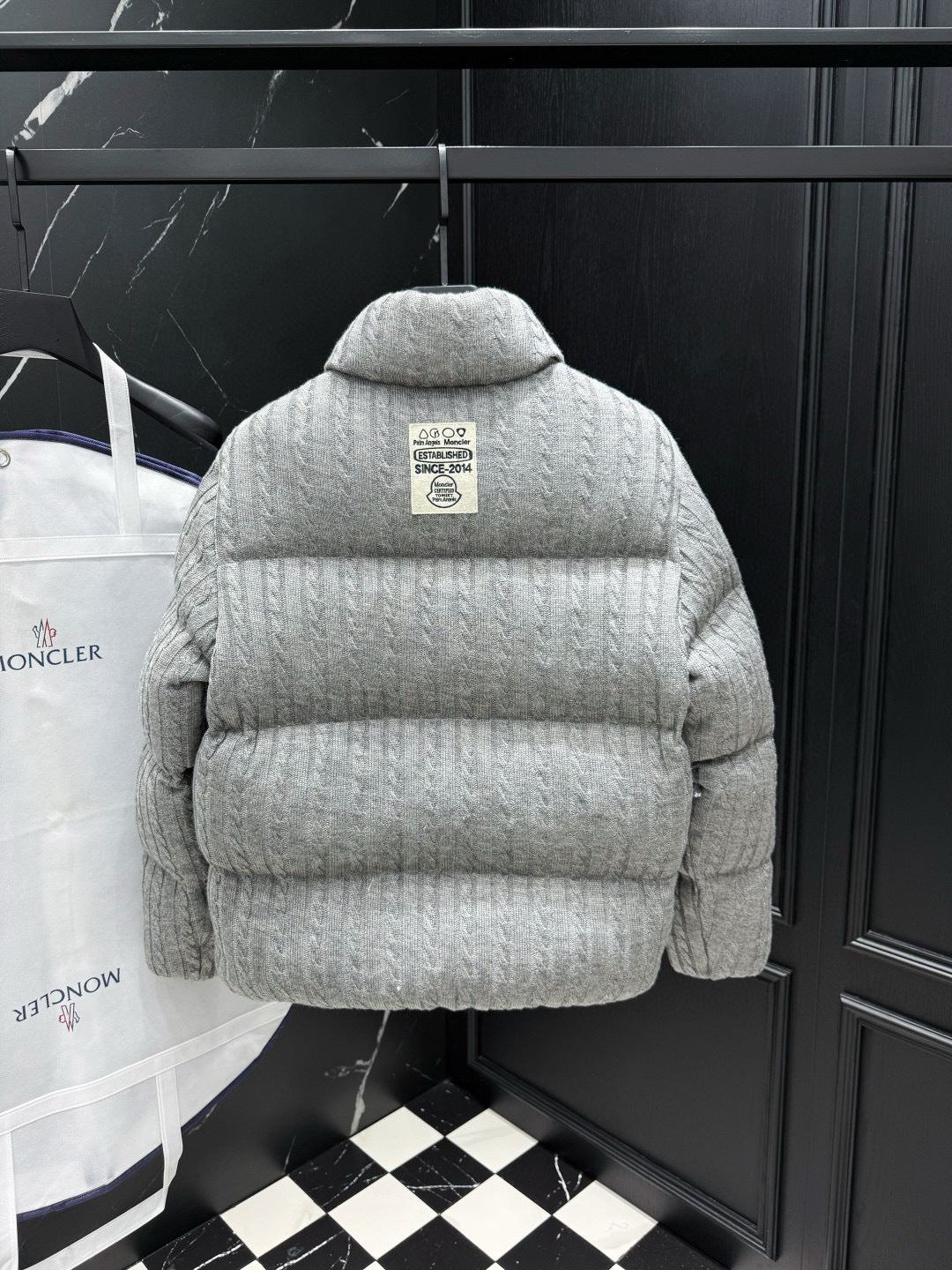 Doudoune Moncl’r Night Grey   x  Palm Austru 10/10