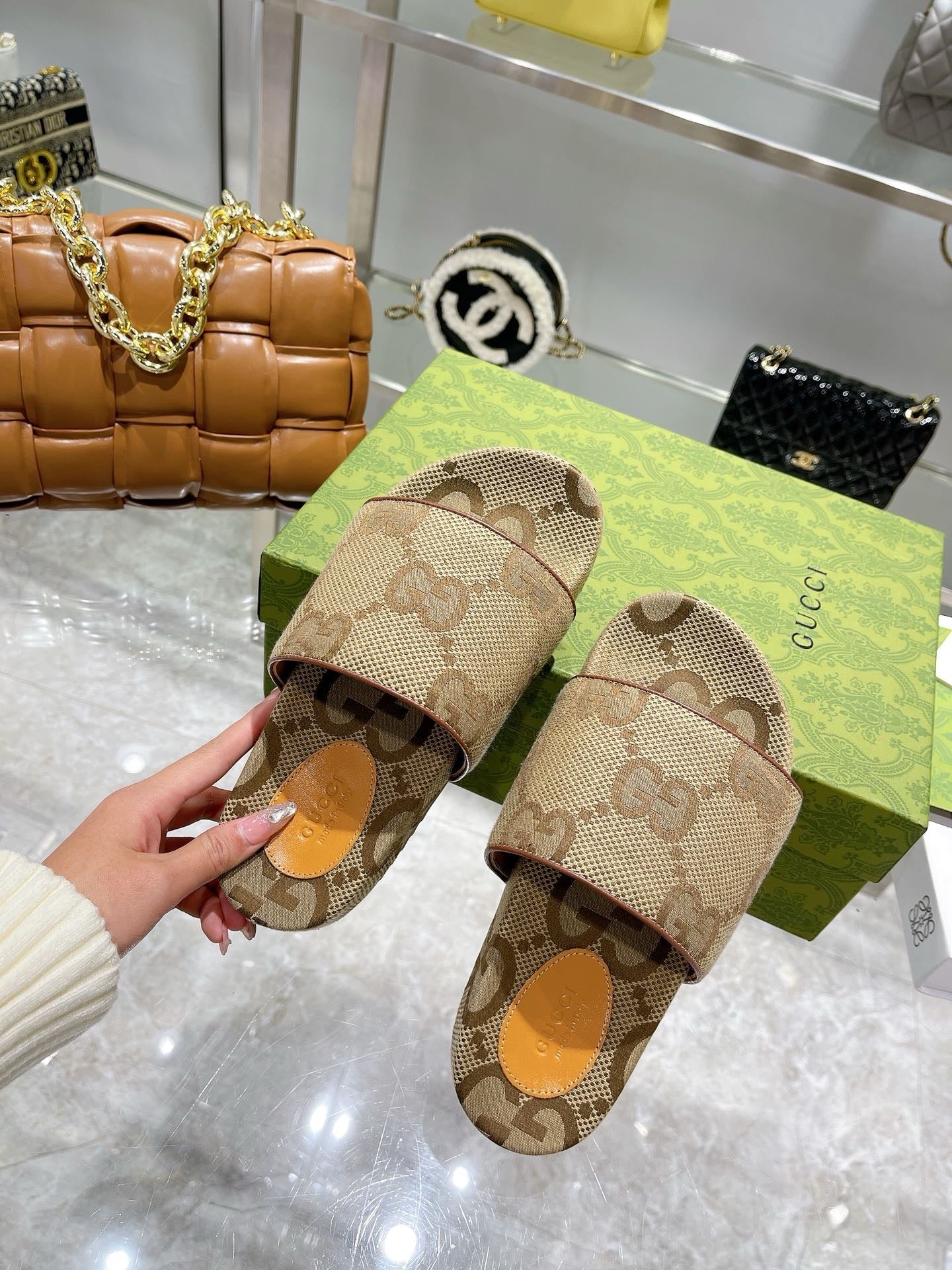 GG invoice flip-flops