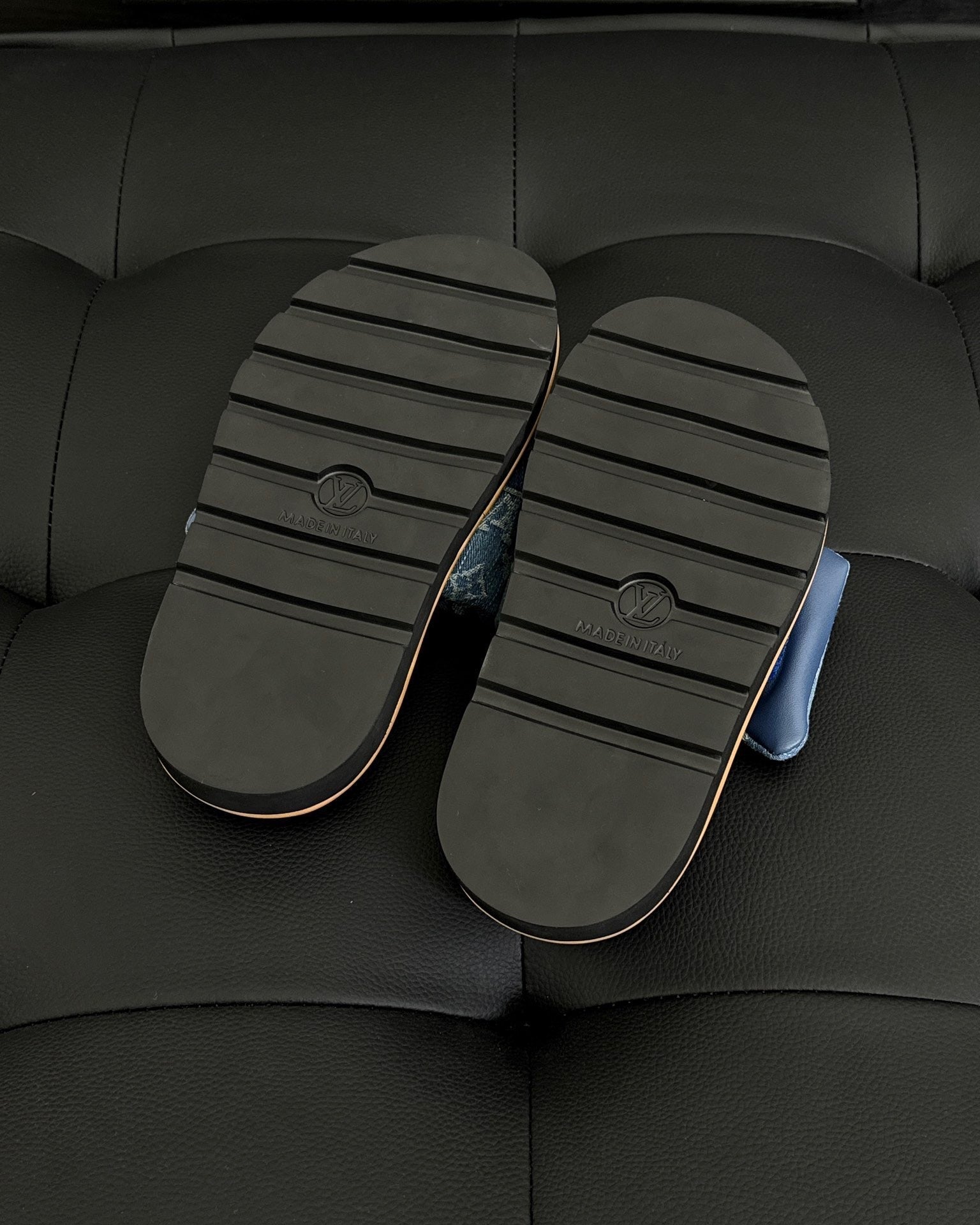 Flat mule conforming pillow blue jean