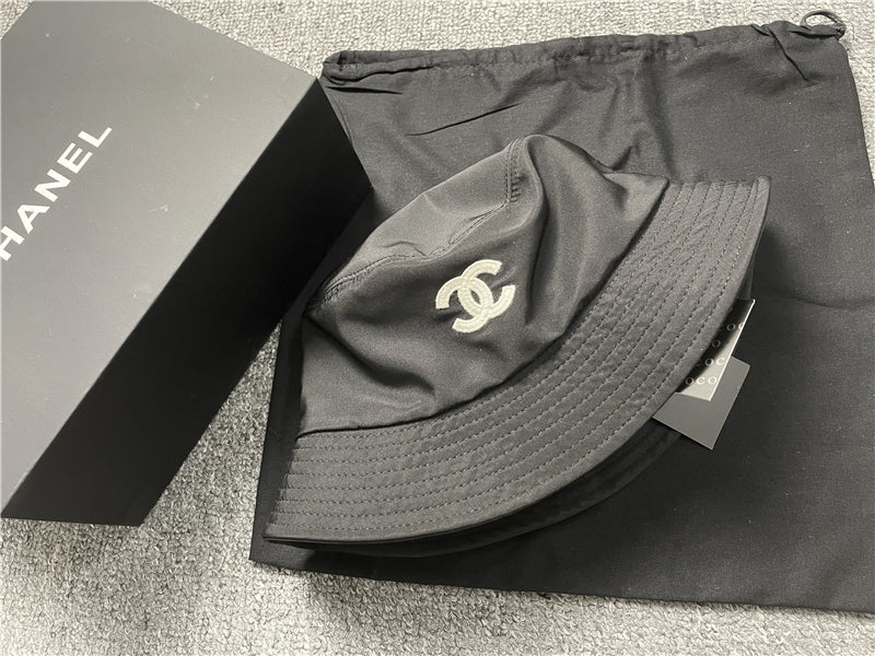 Black bob chn with ticket