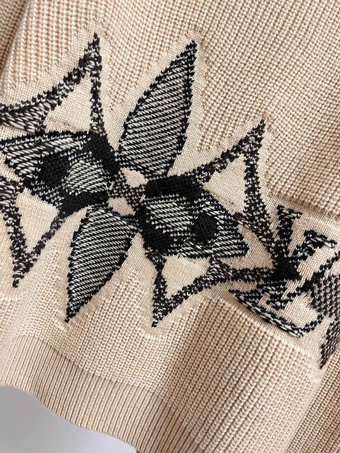 Pull Lv col rond en maille graphique 10/10