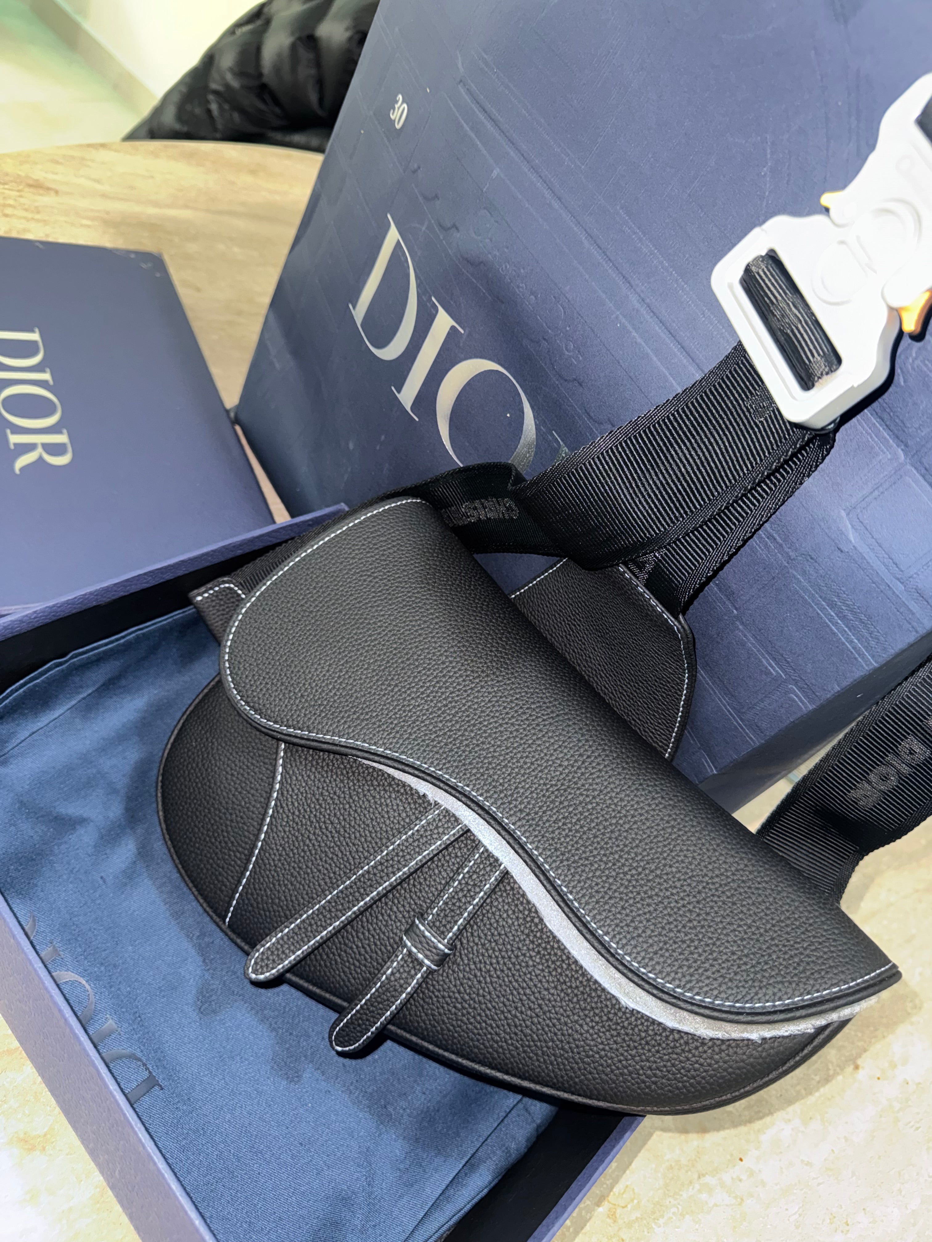 Sac saddle cuir de veau graine noir Cd facture 10/10 📦🚚⚡️