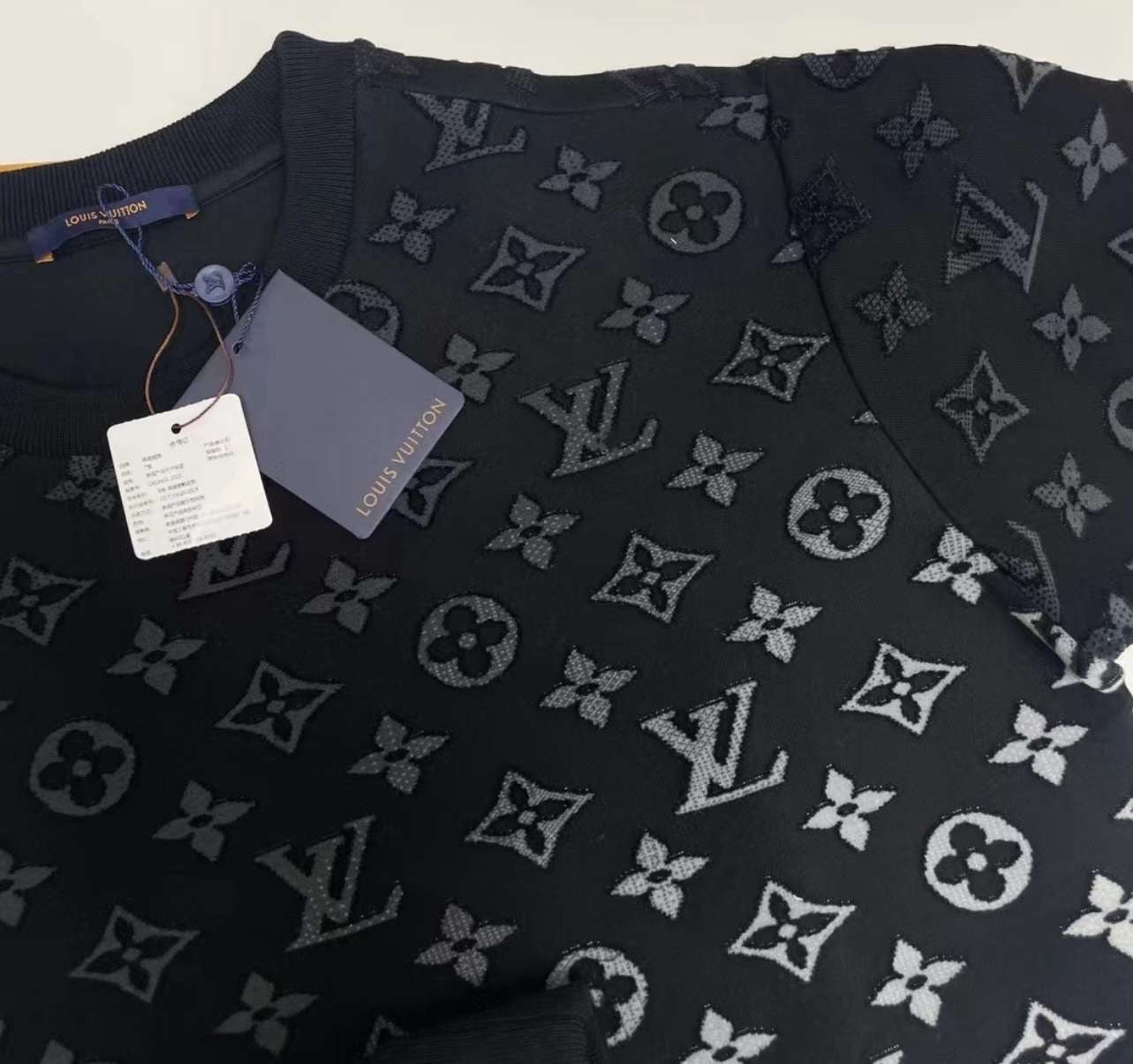 Schwarzes LV-Sweatshirt mit Muster