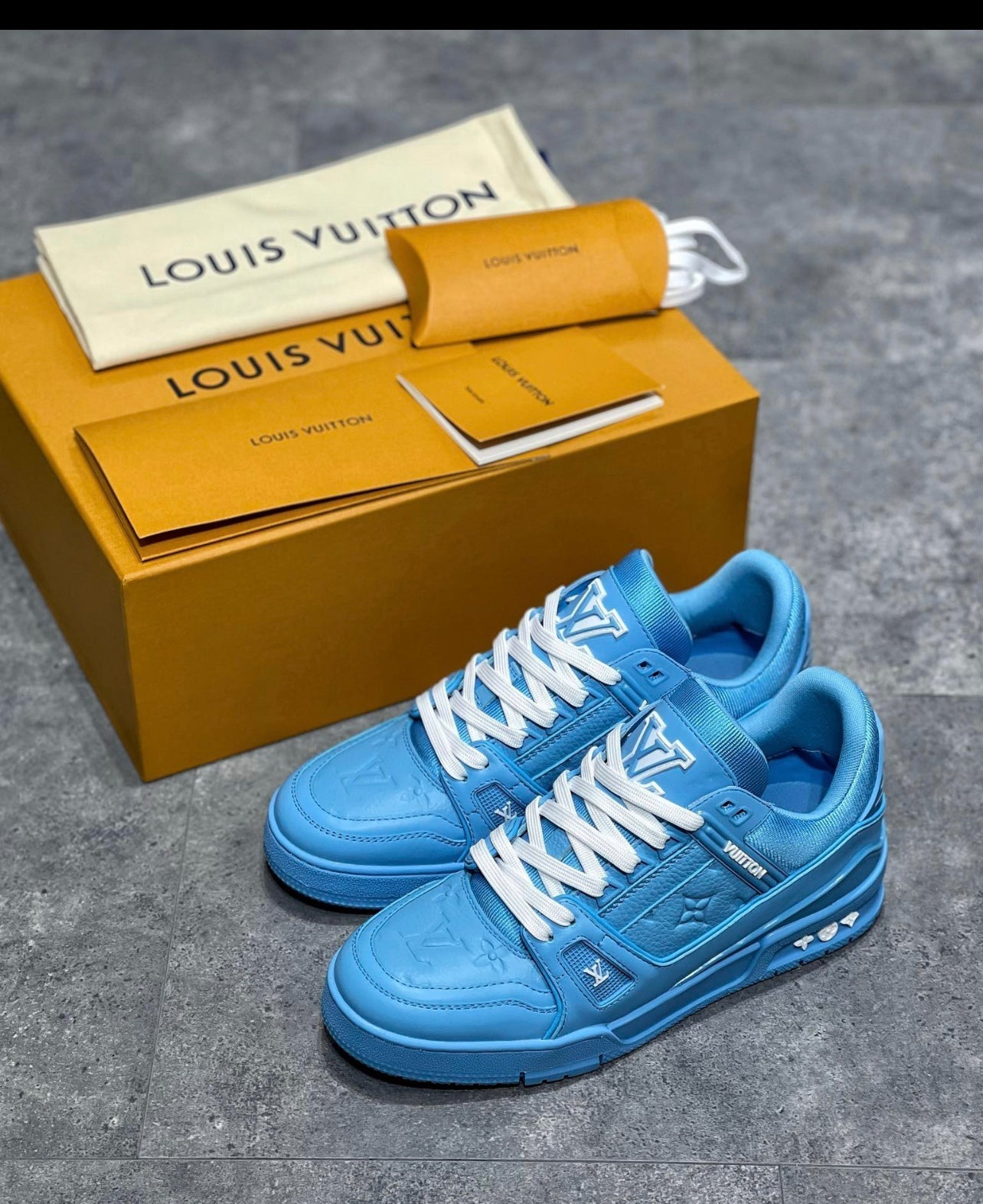 Sneakers Lv trainers bleu 2023 facture
