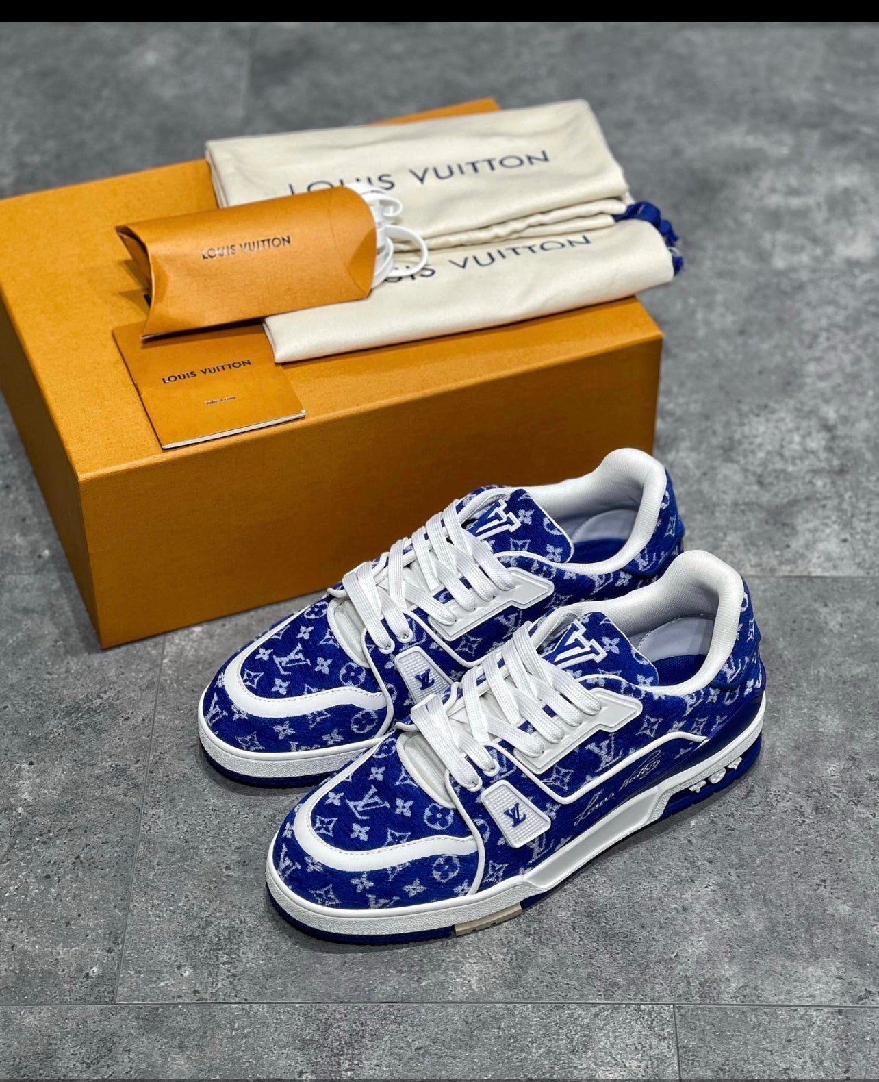 Sneakers Lv Trainers bleu daim facture